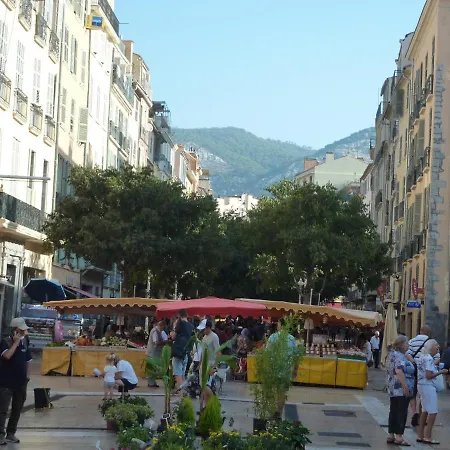 2 Pieces Avec Patio Dans Le Centre De Appartement Toulon