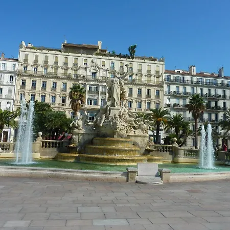 Appartement 2 Pieces Avec Patio Dans Le Centre De