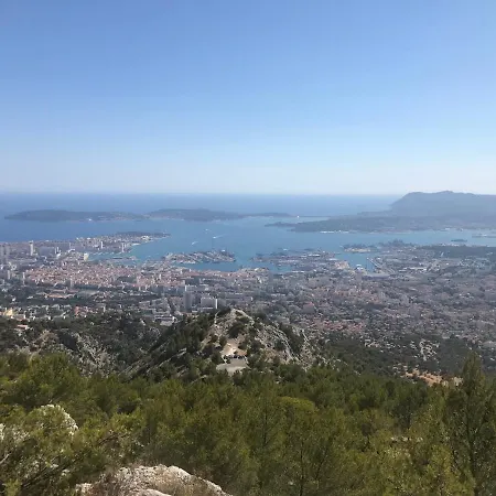 Appartement 2 Pieces Avec Patio Dans Le Centre De