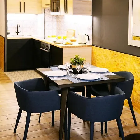 2 Pieces Avec Patio Dans Le Centre De *