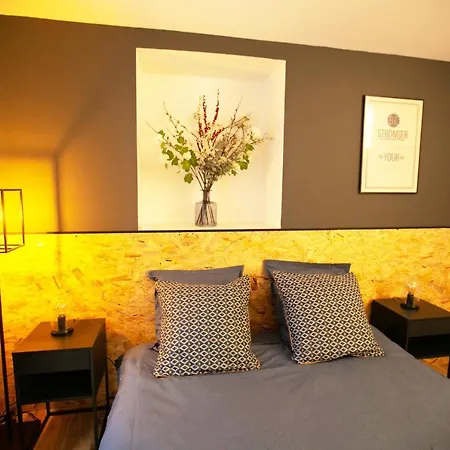 Appartement 2 Pieces Avec Patio Dans Le Centre De