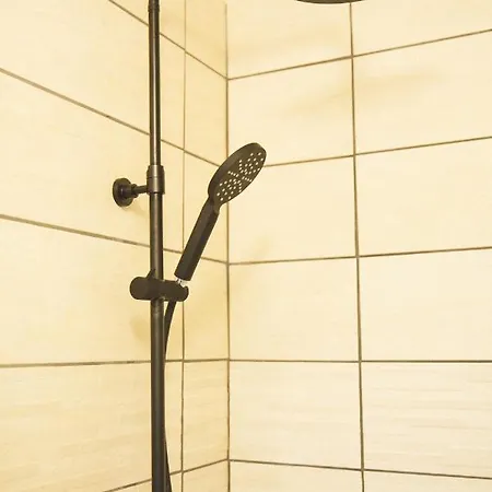 2 Pieces Avec Patio Dans Le Centre De * Toulon