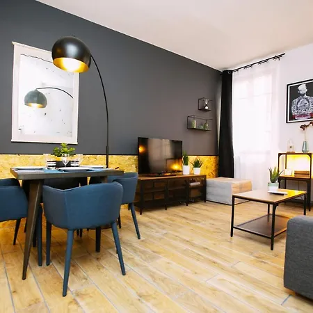 2 Pieces Avec Patio Dans Le Centre De * Toulon