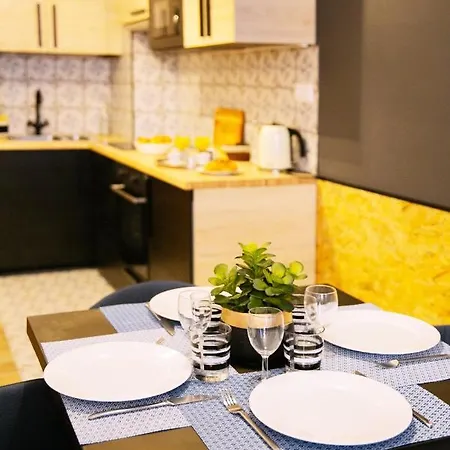 2 Pieces Avec Patio Dans Le Centre De