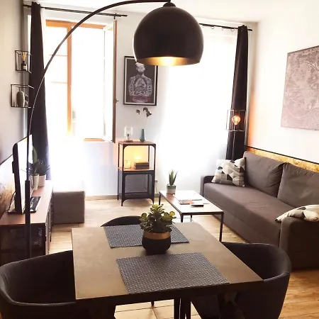 2 Pieces Avec Patio Dans Le Centre De Toulon